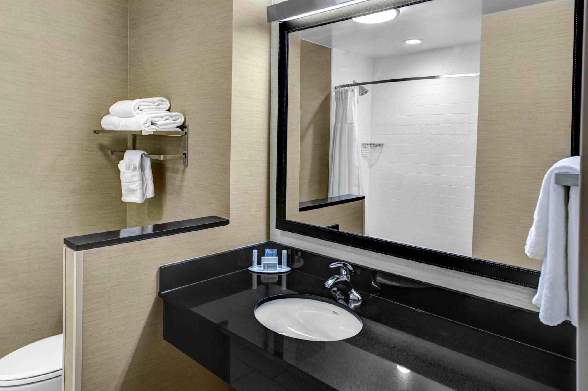 Fairfield Inn & Suites By Marriott Lansing At Eastwood Екстериор снимка