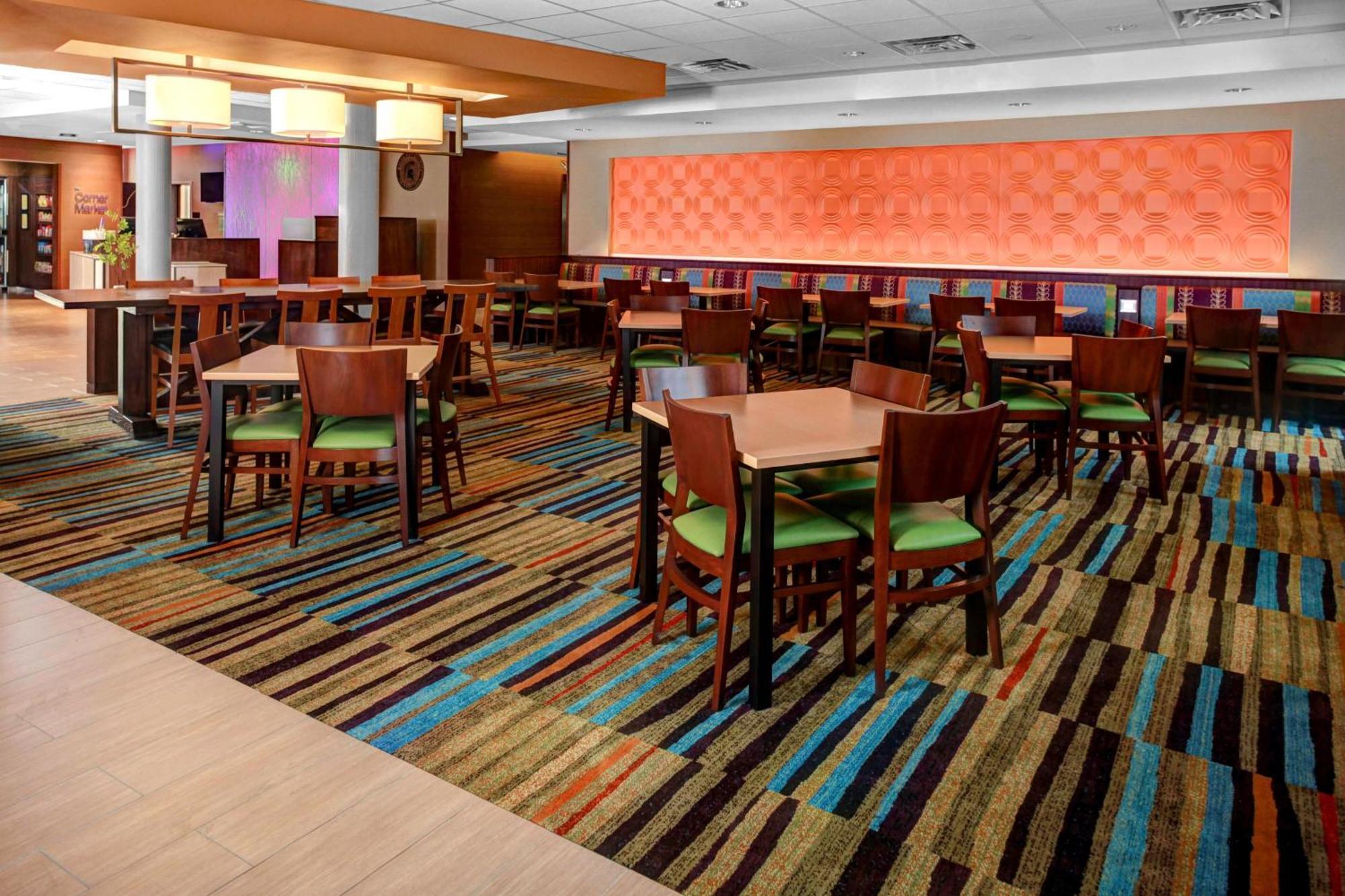 Fairfield Inn & Suites By Marriott Lansing At Eastwood Екстериор снимка
