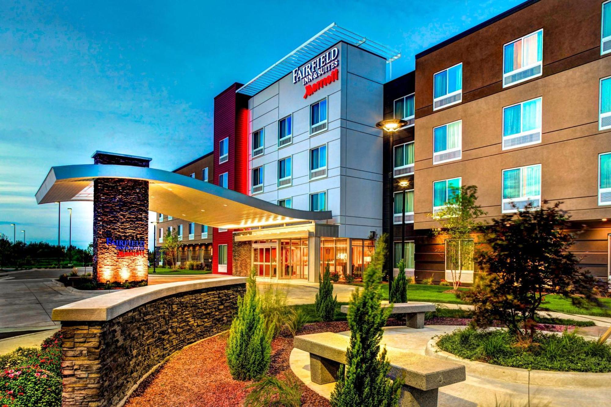 Fairfield Inn & Suites By Marriott Lansing At Eastwood Екстериор снимка