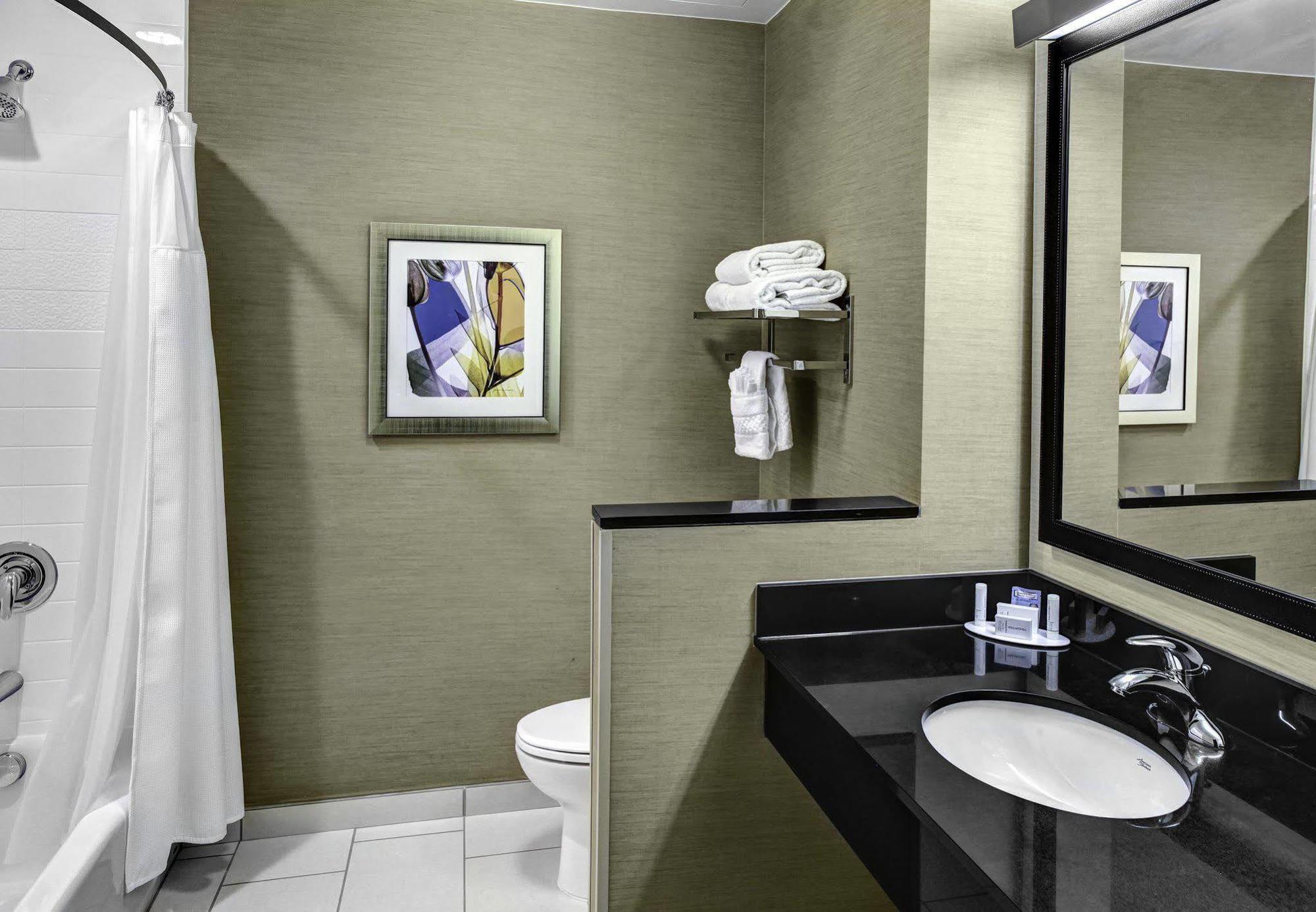 Fairfield Inn & Suites By Marriott Lansing At Eastwood Екстериор снимка