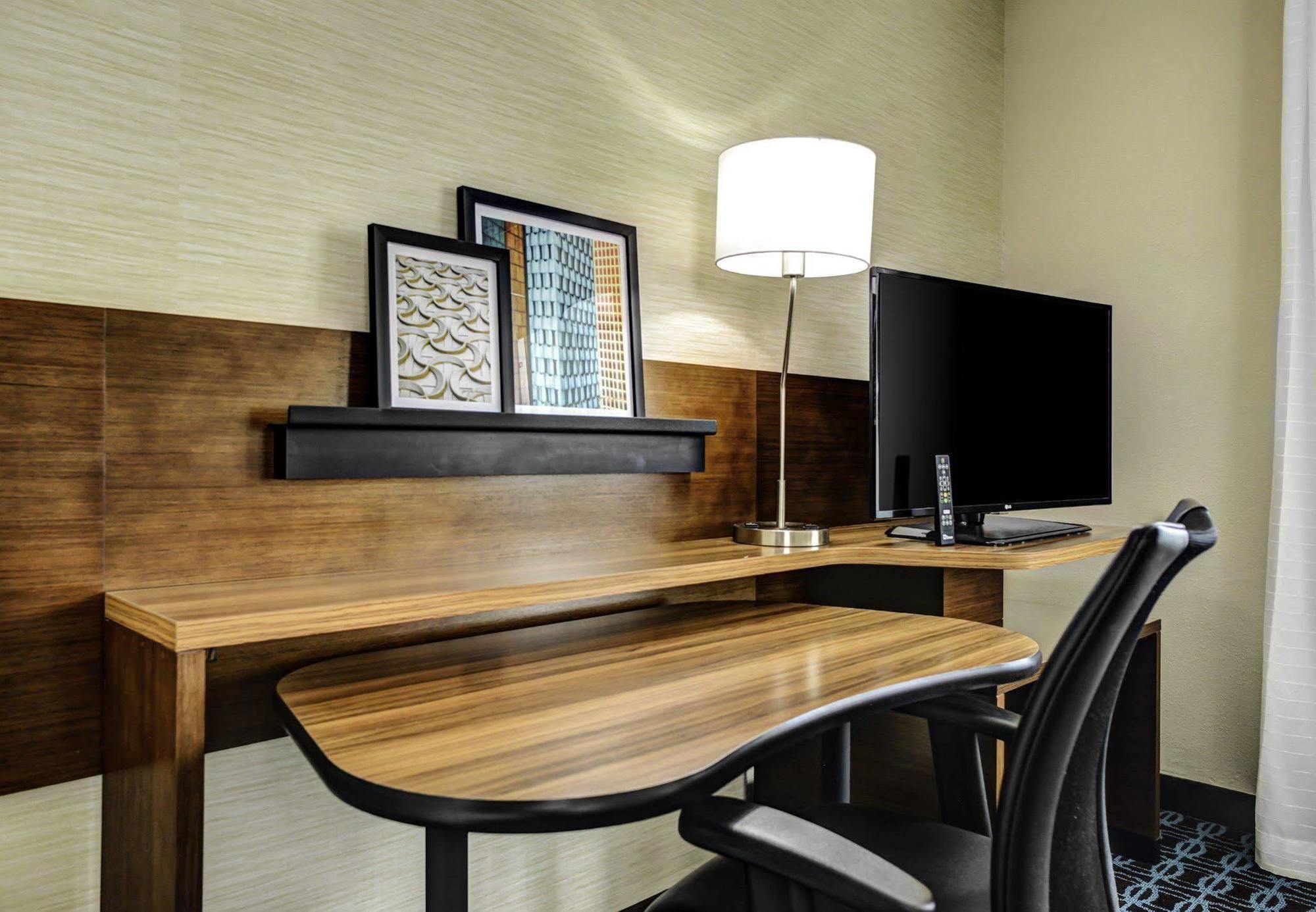 Fairfield Inn & Suites By Marriott Lansing At Eastwood Екстериор снимка